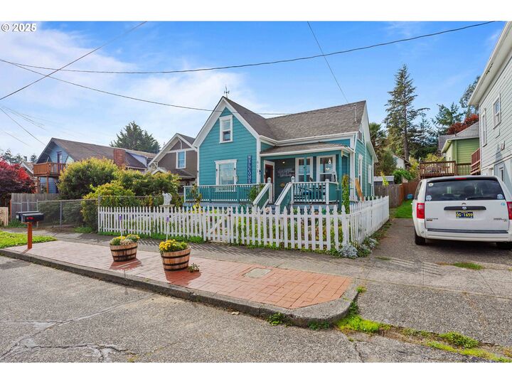 Property Photo:  611 S 9th St  OR 97420