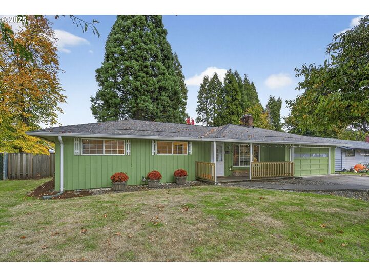 Property Photo:  1043 NE Sturgess Ave  OR 97124