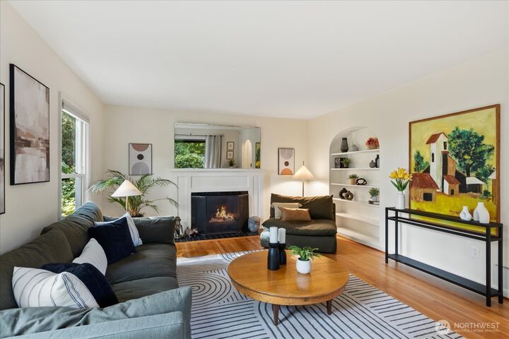 Property Photo:  11307  24th Avenue NE  WA 98125 