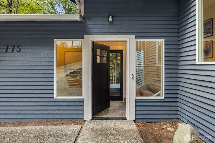 Property Photo:  775  Highwood Drive SW  WA 98027 