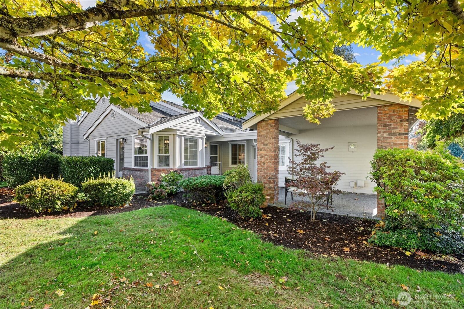 Property Photo:  60  145th Place SE  WA 98007 