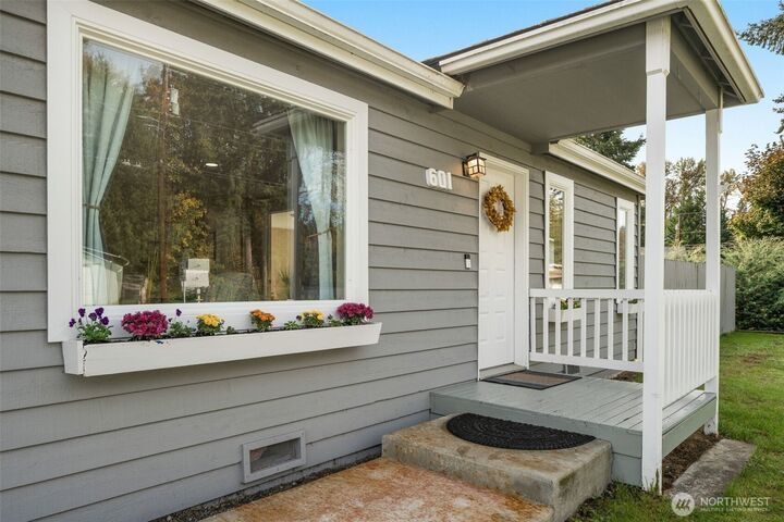 Property Photo:  601  Beach Drive  WA 98290 
