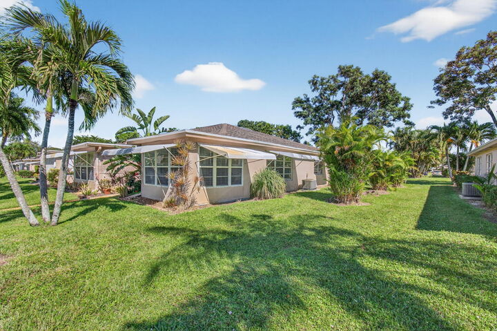 Property Photo: 1305 High Point Way SE D FL 33445