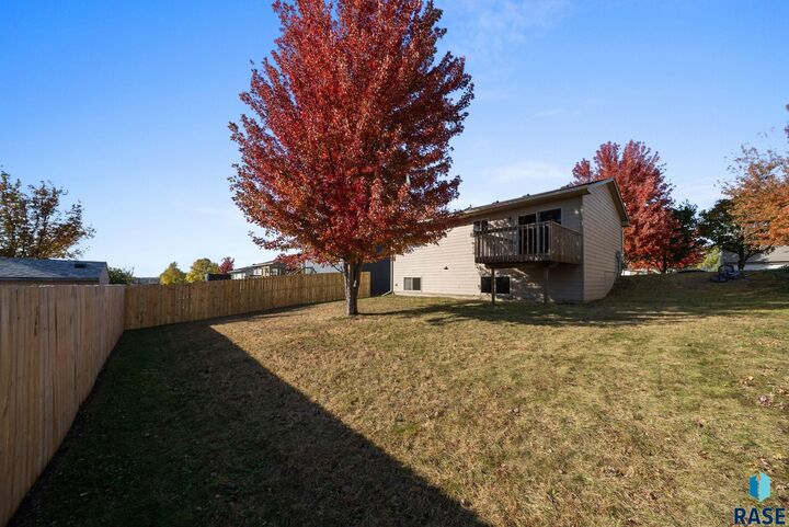 Property Photo:  1513 E 71st St N  SD 57104