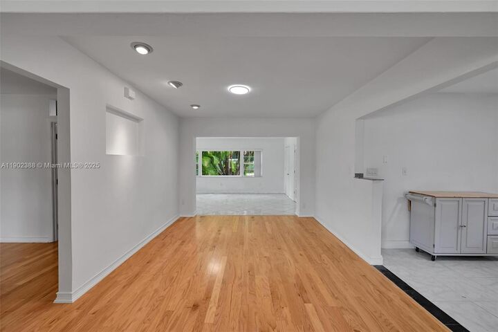 Property Photo: 1520 NE 108th St FL 33161