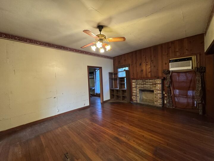 Property Photo: 1108 Park TX 77630