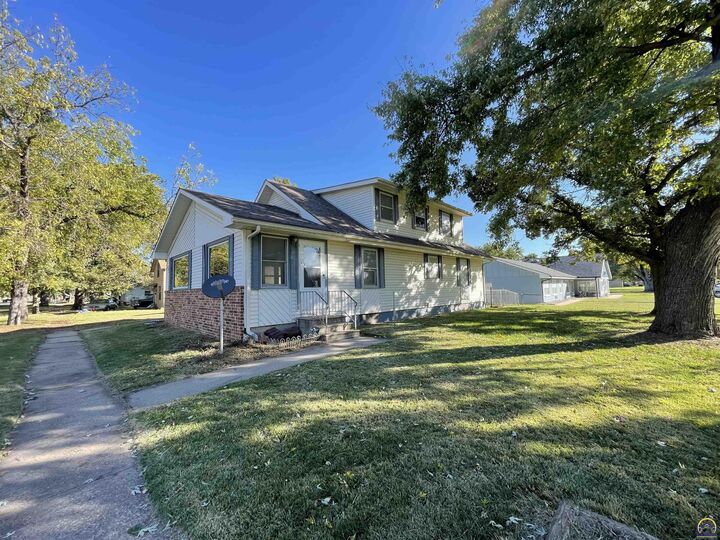 Property Photo:  308 S Beaubein St  KS 66539