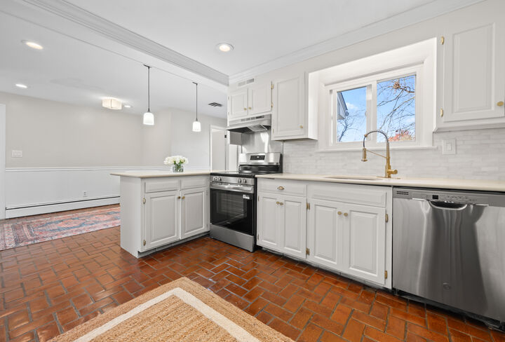 Property Photo:  11 Rye Ridge Parkway  CT 06117 