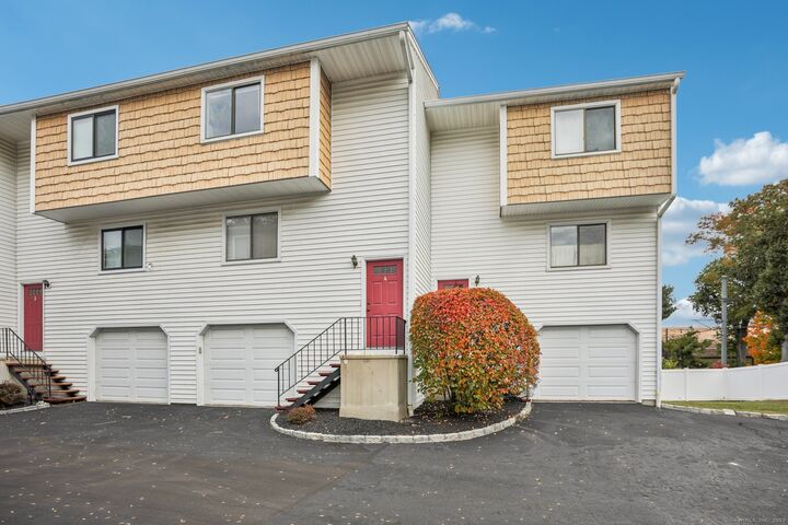 Property Photo:  825 Hope Street Apt 4  CT 06907