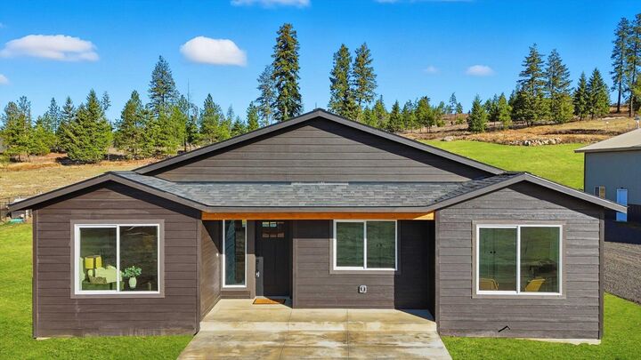 Property Photo:  1508 W Latting Ln  WA 99006