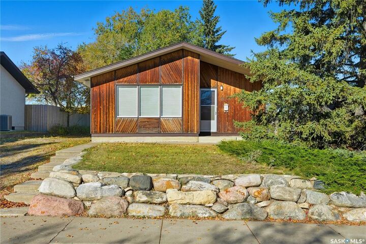 91 Howell Avenue  Saskatoon SK S7L 3S9 photo