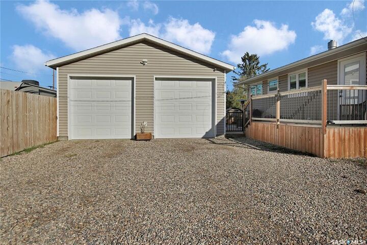 Property Photo:  305 2nd Street  SK S0K 1J0 