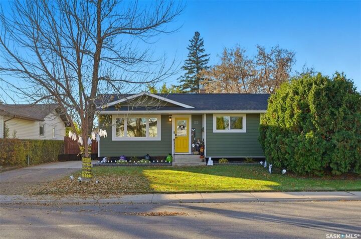 Property Photo:  22 Middleton Crescent  SK S7J 2W4 