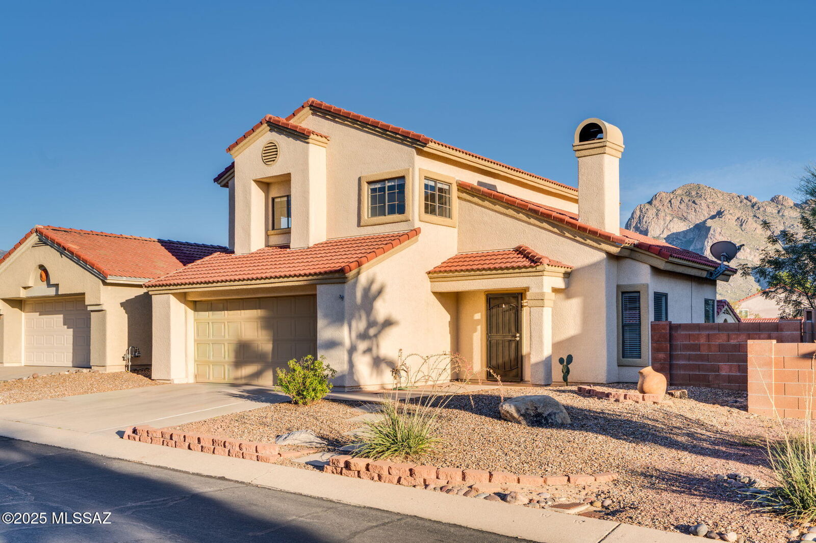 Property Photo: 681 W Mountain Ridge Drive AZ 85737