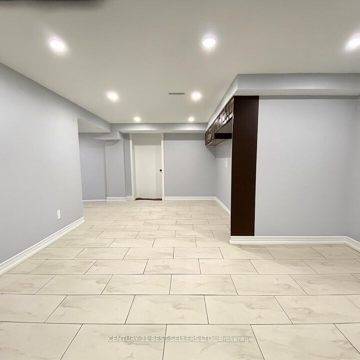 Property Photo: 54 Milford Haven Drive ON M1G 3C8