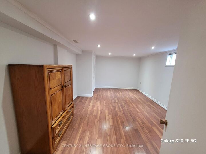 Photo de la propriété:  26 Richardson Drive Basement  ON L4G 1Z1