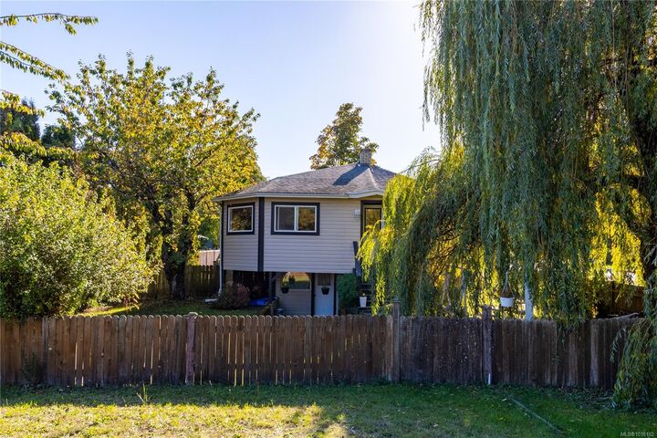 533 Baden Powell St  Ladysmith BC V9G 1T4 photo
