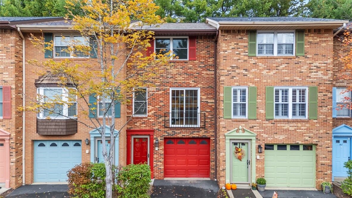 Property Photo: 407 Westchester Commons PA 15090