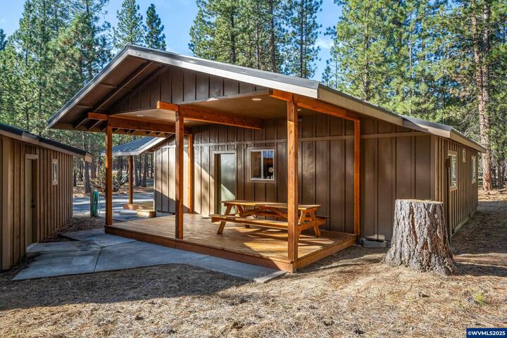 Property Photo: 14870 S Sugar Pine Wy OR 97739