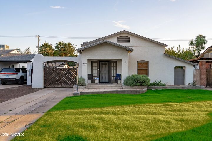 Property Photo:  1637 E Earll Drive  AZ 85016