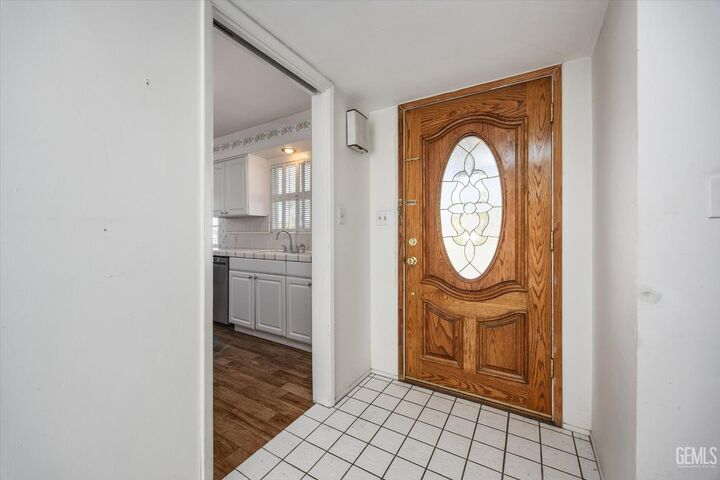 Property Photo:  2925 Christmas Tree Lane  CA 93306