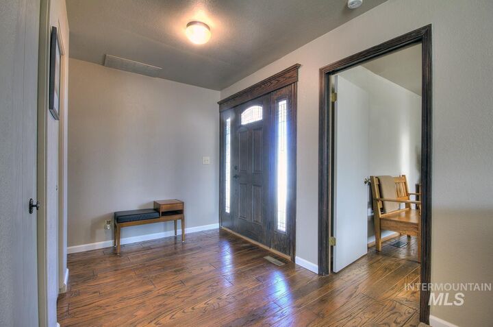Property Photo:  585 S Park Boulevard  OR 97914