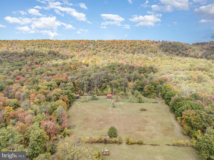 Property Photo:  122 Glendale Drive  PA 17050