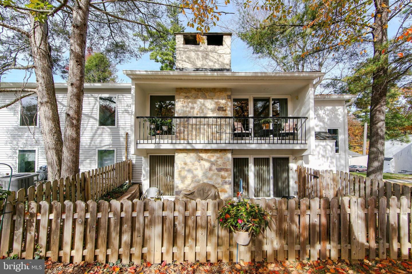 Property Photo:  211 E Chelsea Circle  PA 19073