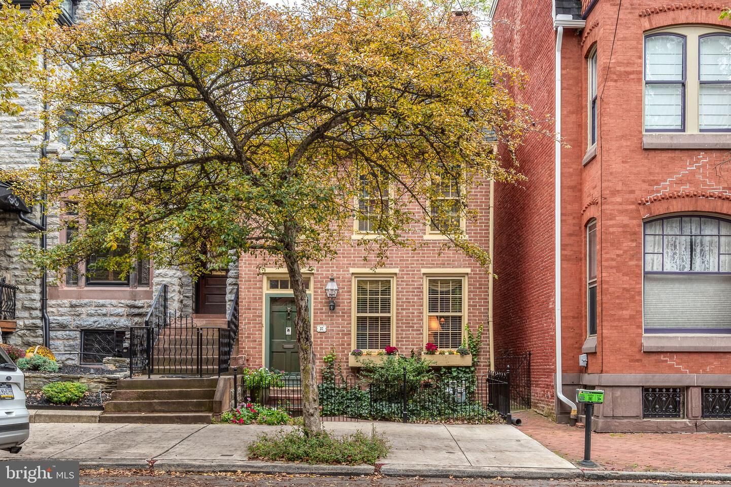 Property Photo:  37 N Lime Street  PA 17602