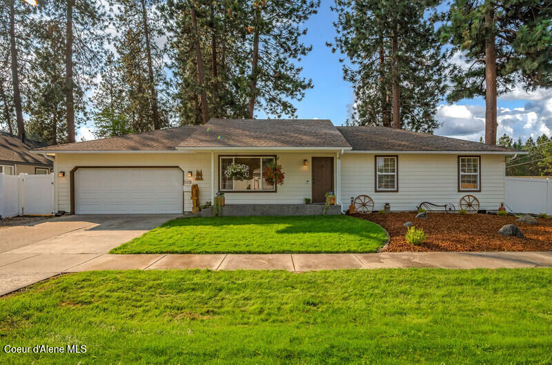 Property Photo:  2424 E Woodcrest Dr  ID 83854