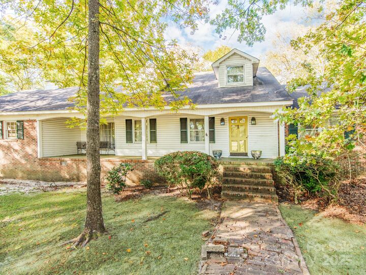 Property Photo:  710 S Hickory Street  SC 29728