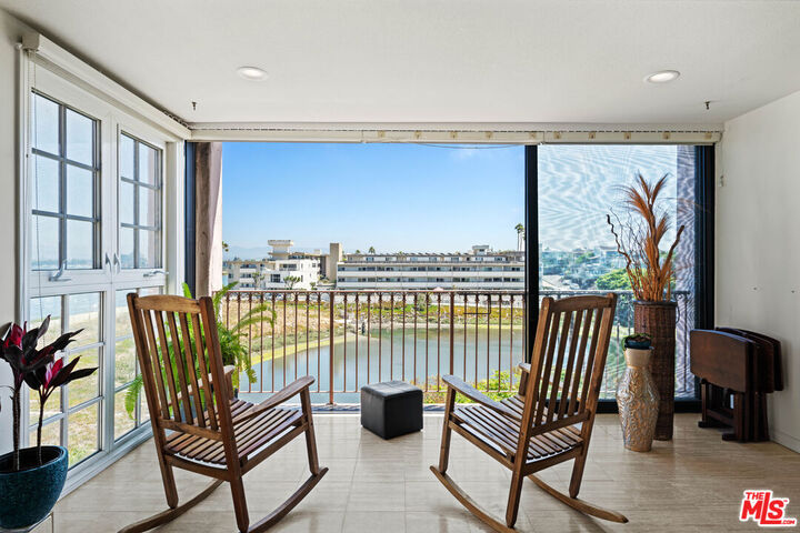Property Photo:  6220 Pacific Ave  CA 90293