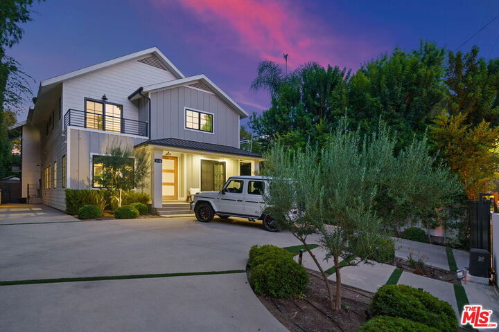Property Photo:  1738 Nichols Canyon Rd  CA 90046 
