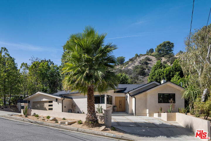 Property Photo:  3637 Loadstone Dr  CA 91403 
