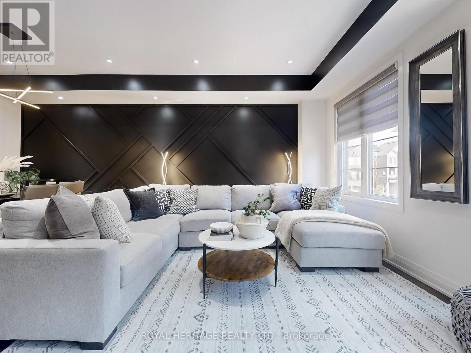 Property Photo:  24 Waterside Way  ON L1N 0N1