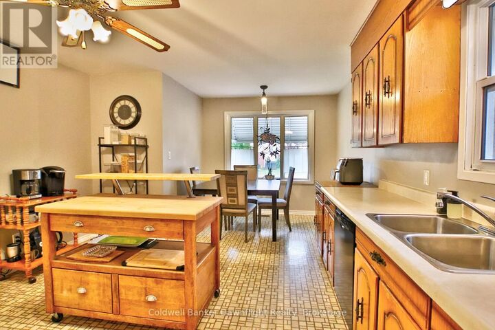 Property Photo:  516 Andrew Street  ON N0M 1S1