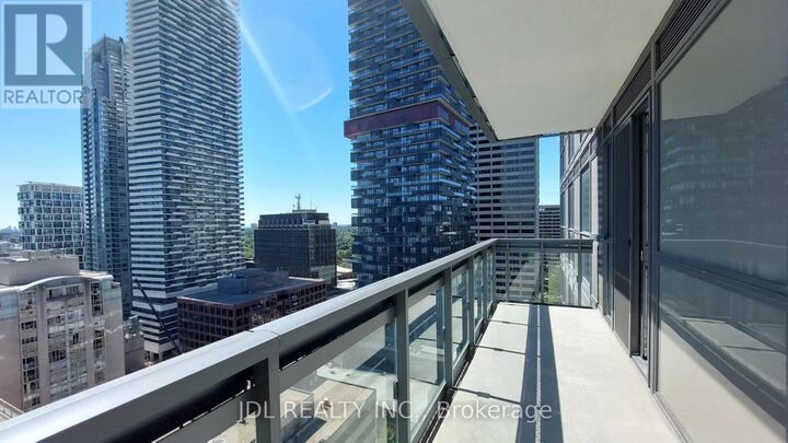 Property Photo: 39 Roehampton Avenue 1604 ON M5R 0C1