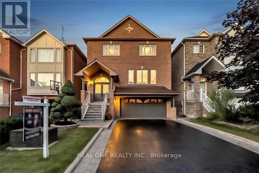 Property Photo:  193 Dean Burton Lane Upper  ON L3X 3C4 