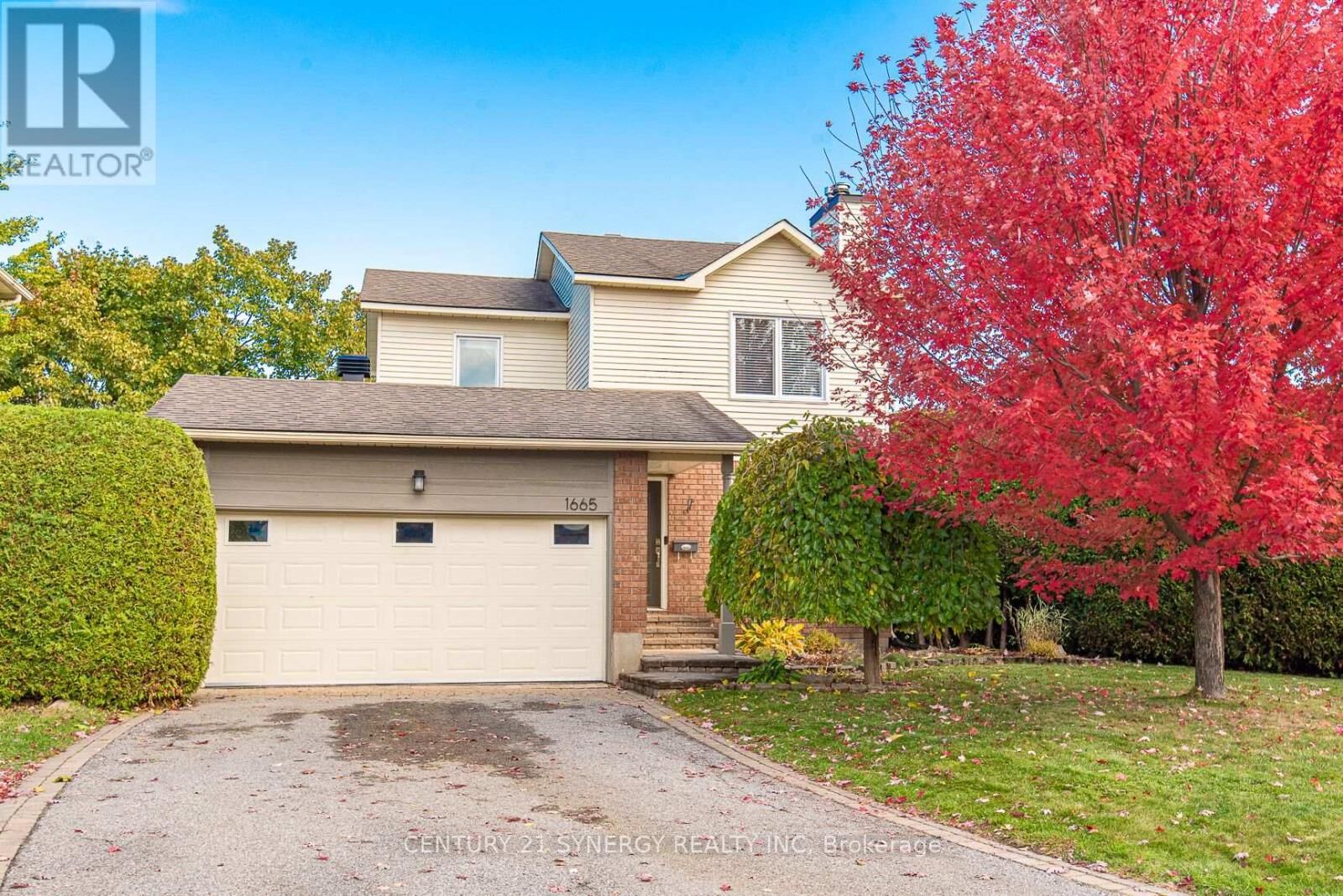 Property Photo:  1665 Champneuf Drive  ON K1C 4V3