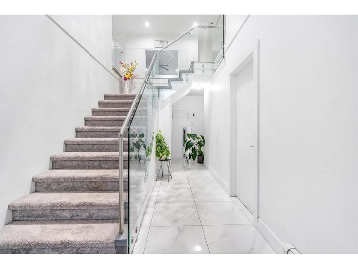 Photo de la propriété: 15089 66A Avenue BC V3S 2A4