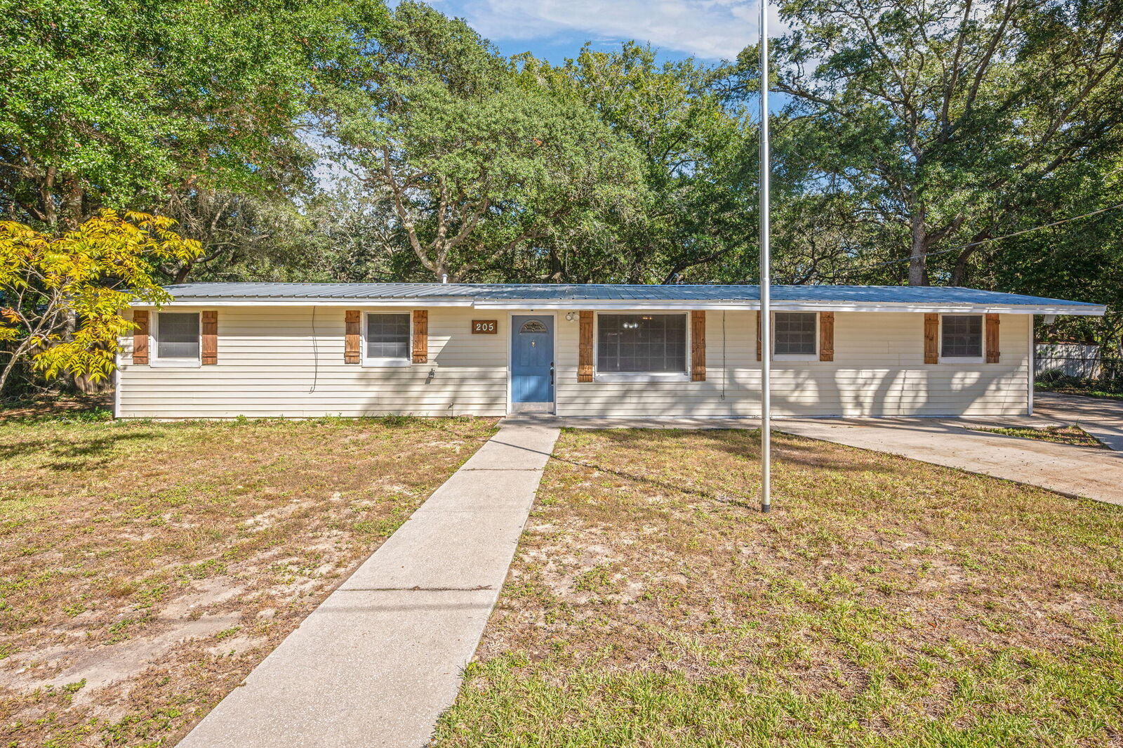 Property Photo:  205 Pine Street  FL 32548