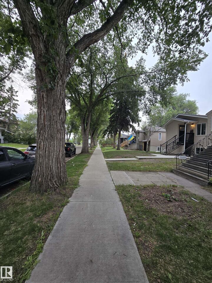 Photo de la propriété:  11905 70 Street NW  AB T5B 1V1 