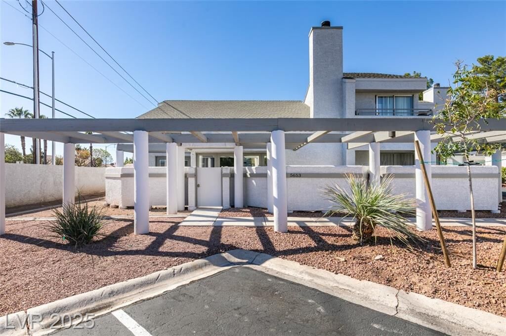 Property Photo: 5653 Vineyard Lane 21 NV 89110