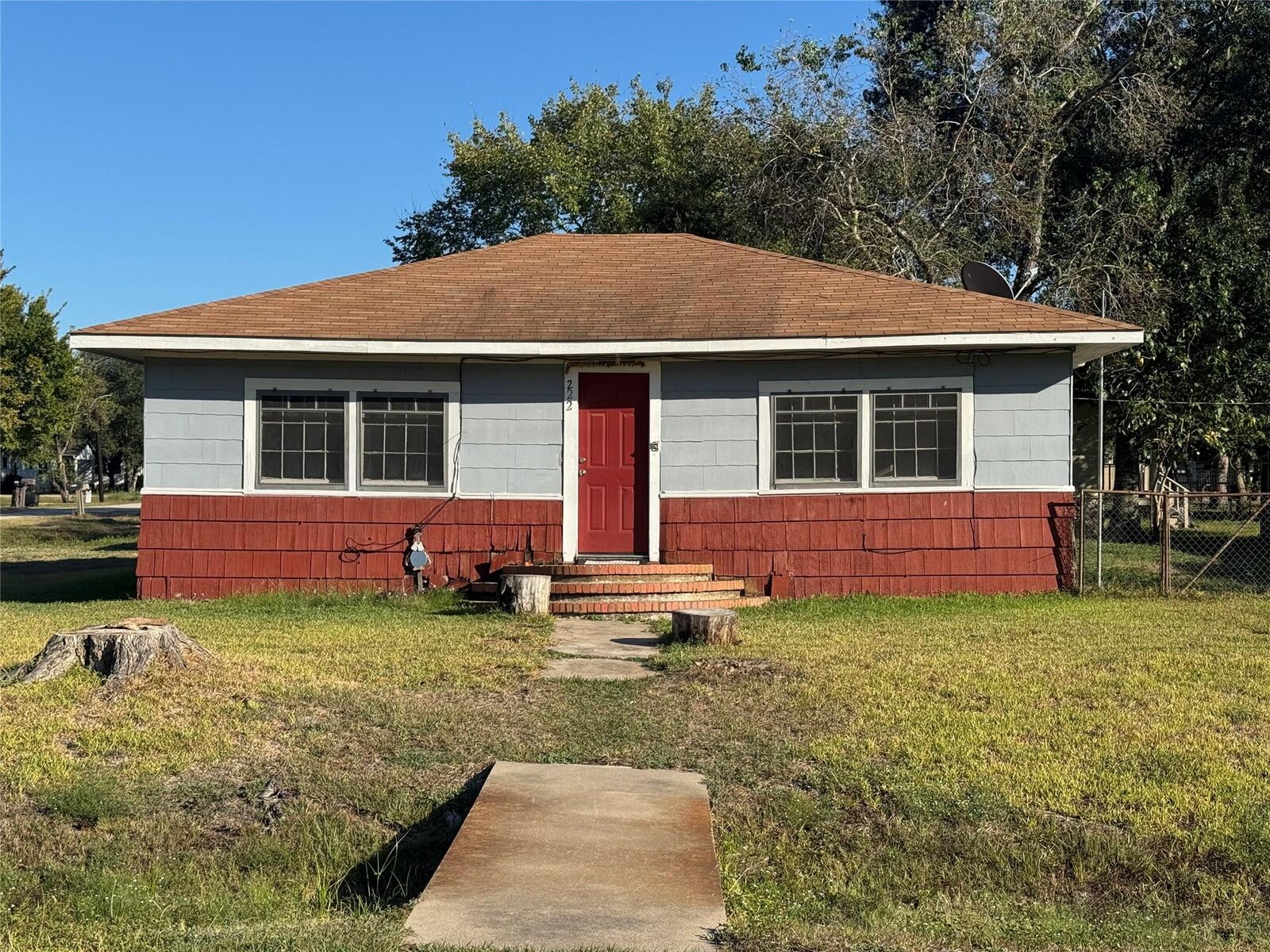 Property Photo:  222 N 2nd Street  TX 77485