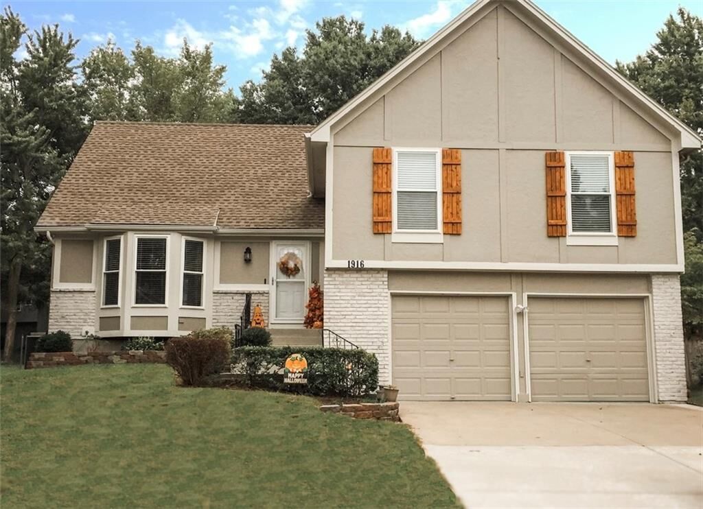 Property Photo:  1916 E 144 Terrace  KS 66062