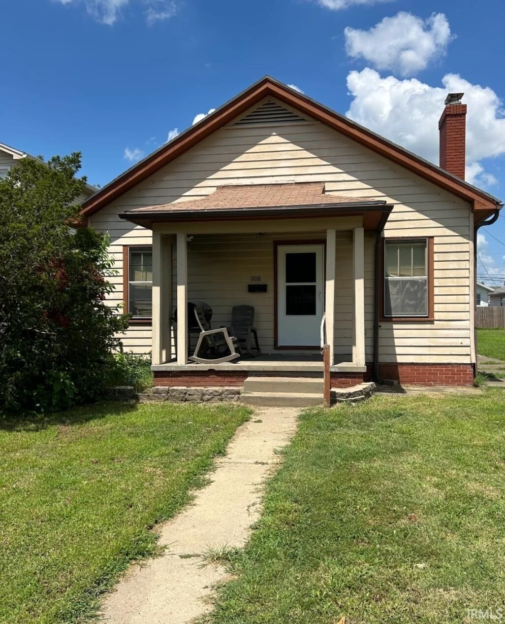 Property Photo:  1108 E Gum Street  IN 47714 