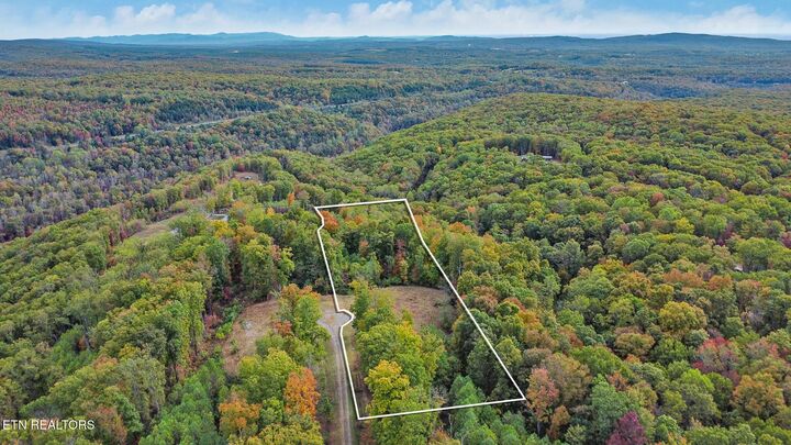 Property Photo: 320 Upper Eagles Nest Rd TN 37723