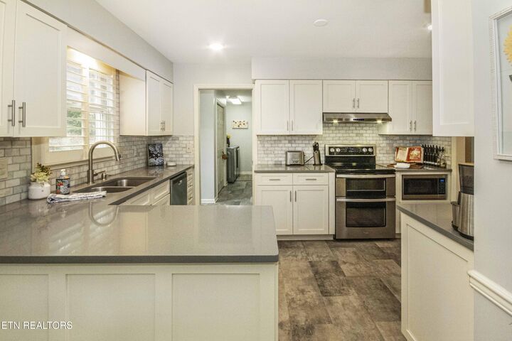 Property Photo: 621 Glen Willow Drive TN 37934