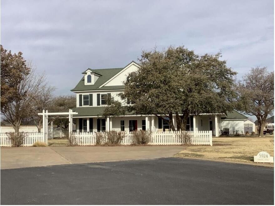 Property Photo:  5924 Erskine Street  TX 79416 
