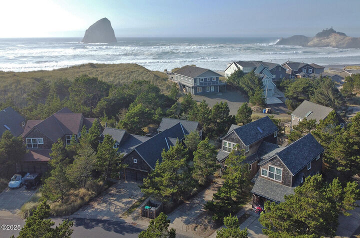 Property Photo: 5755 Barefoot Lane OR 97135